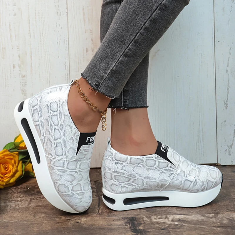 Fashion Leopard Print Sneakers Women 2024 Spring Chunky Platform Sports Shoes Woman Thick Sole Non-Slip PU Leather Loafers Shoes