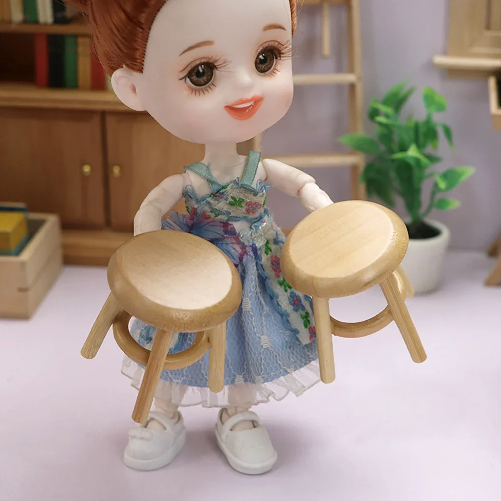1/12 Accessori in miniatura per casa delle bambole Mini sgabello in legno Simulazione Mobili Sedia Modello giocattolo per la decorazione della casa delle bambole ob11