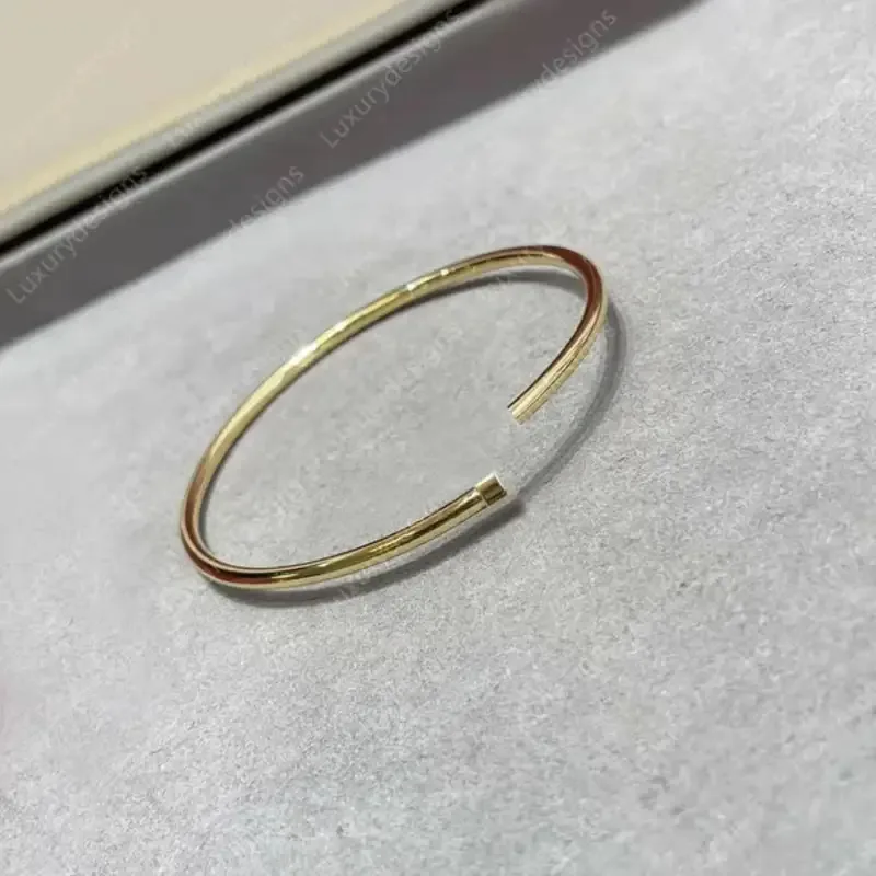 

2026 new spring ultra-thin nail bracelet European and American fashion personality elastic full diamond couple SENLIN