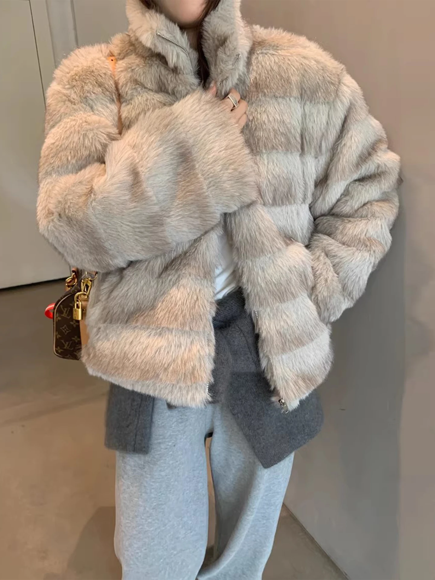 Clothland Women Vintage Faux Fur Coat Zipper Long Sleeve Stand Collar Female Retro Outwear Thick Jacket Mujer CB245