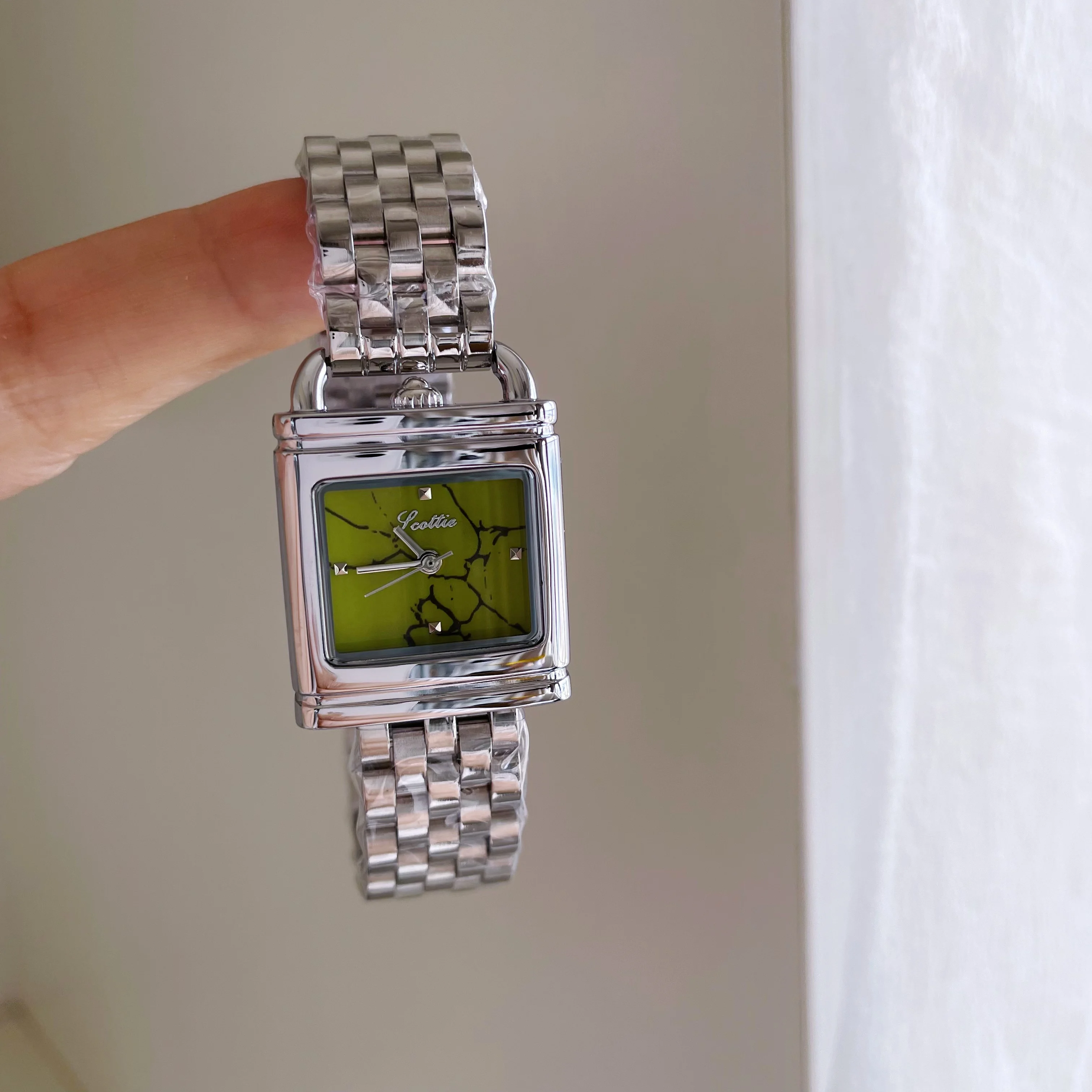 

Exquisite women's wristwatchsquare steel bandstylish quartz watch, 2025 new model, high-end selection, a perfect gift for women.