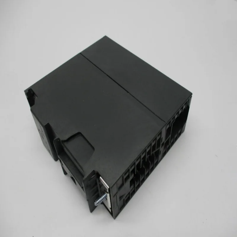 Brand-new, factory-sealed input module  6ES7331-7PF01-0AB0