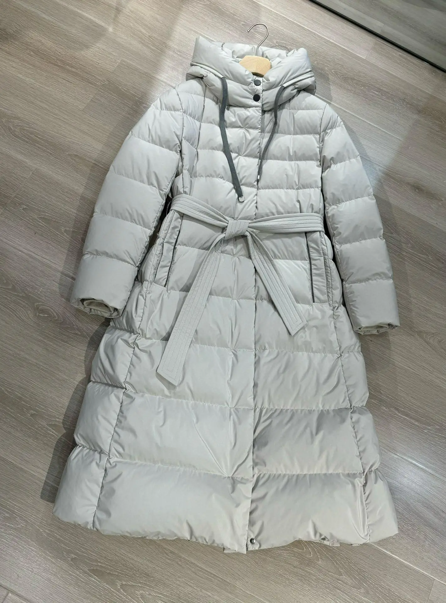 Manteau d'hiver à capuche de couleur unie de haute qualité