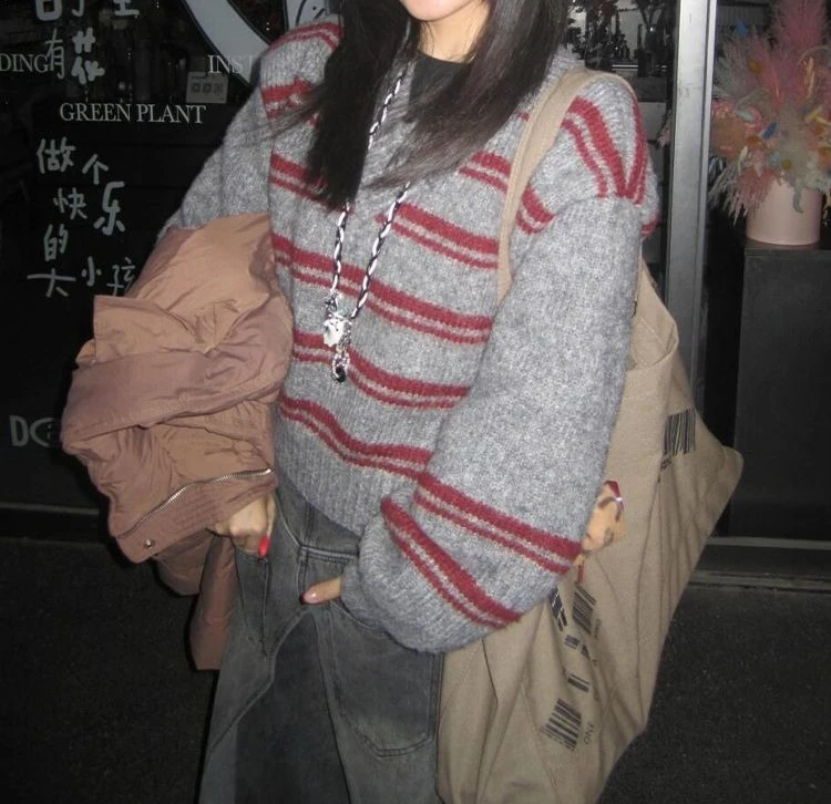 الرجعية محبوك المرأة الشتاء التباين مخطط سترة برقبة على شكل حرف V فضفاضة قصيرة الأكمام الطويلة