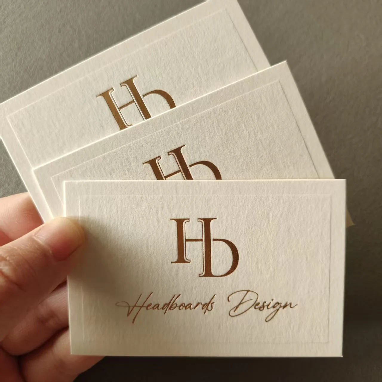 Luxury Customized Business Card 600g Thick Paper Embossed Gold Foil Logo Enterprise Paper Business Card