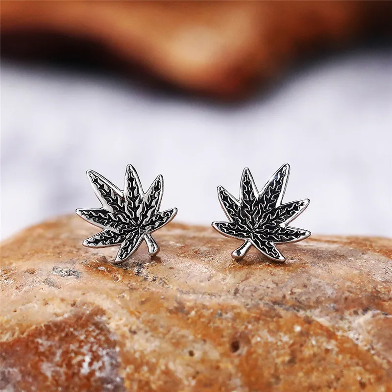 Elegant European and American Design, Retro and Blackened Craftsmanship, Maple Leaf Earrings, Niche Design, Jewelry Accessories