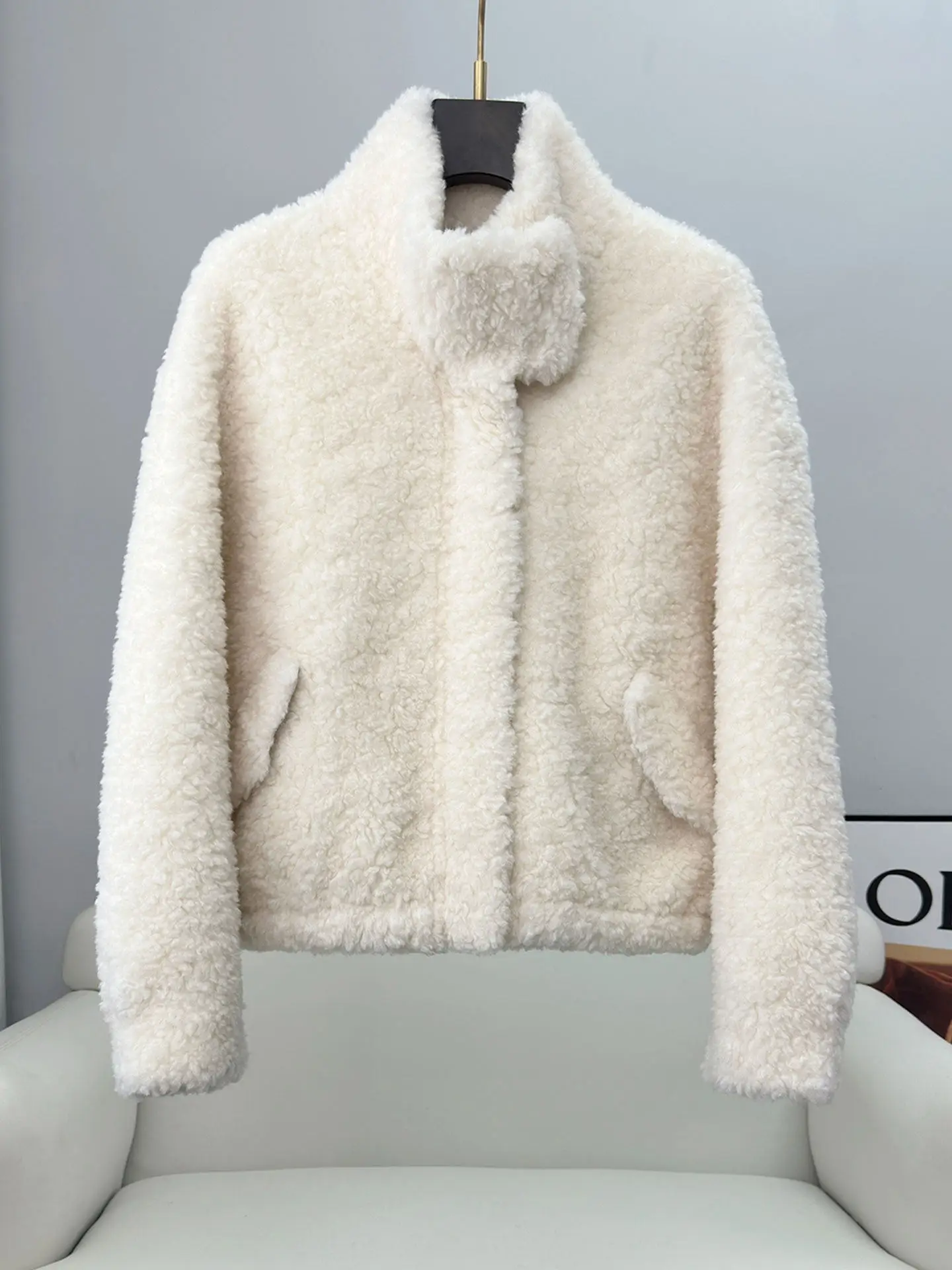 100 lambskin zipper 2025 Winter new stand-up collar sheepskin cut fur coat for women, short style