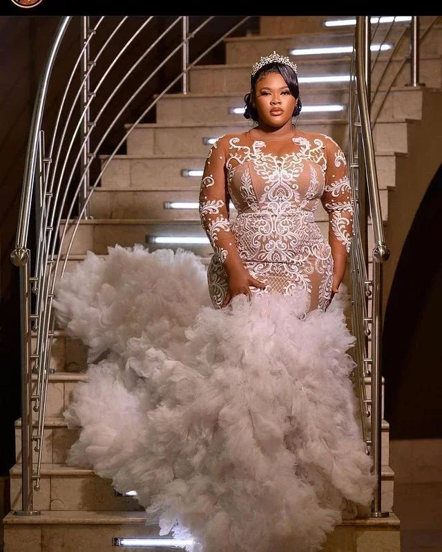 Maßgeschneiderte Illusion mit langen Ärmeln Plus Size Brautkleid Vestidos De Novia U-Ausschnitt Afrikanischer Tüll Müde Rüschen Brautkleider