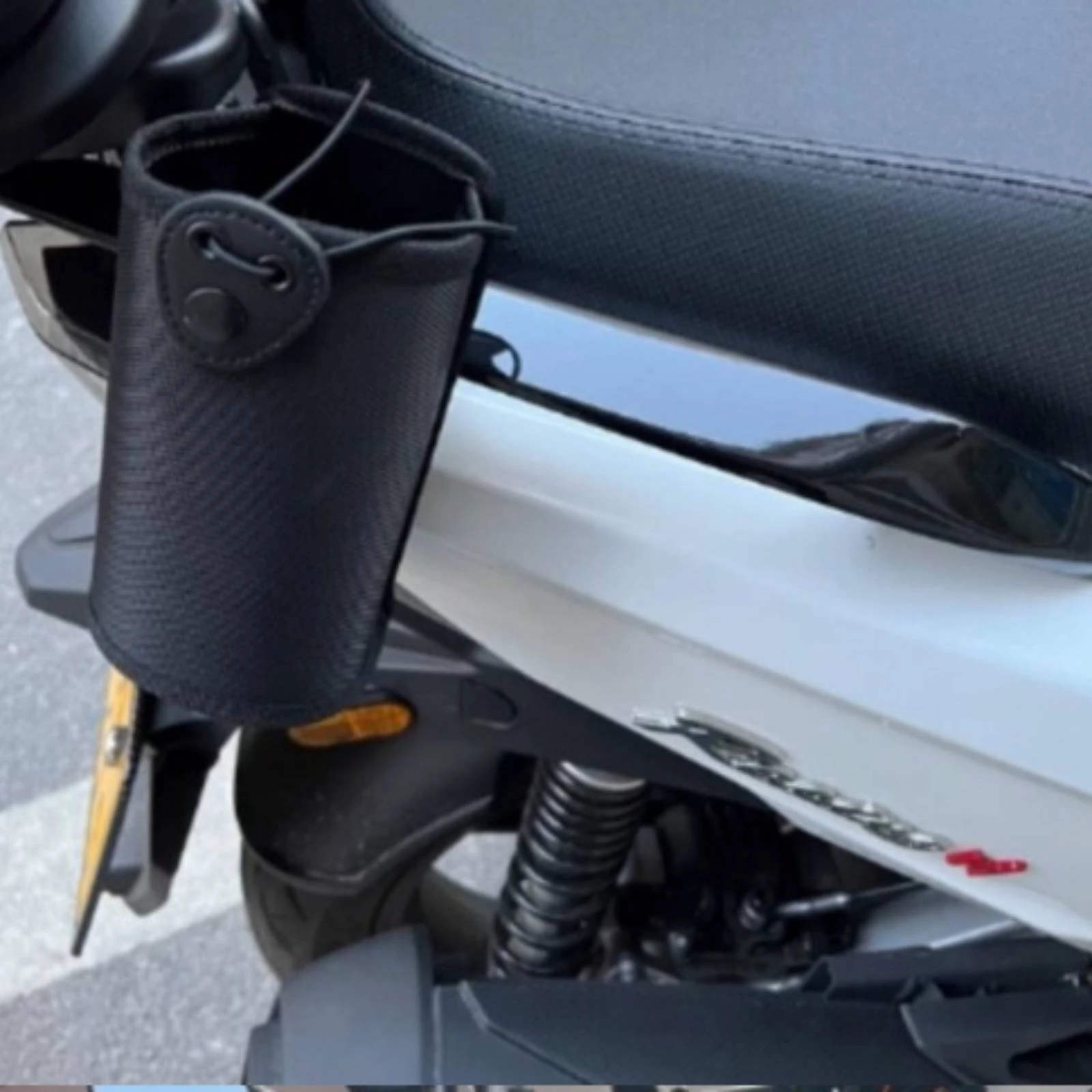 Motorcycle Bottle Holder Bag Flap Closure Motorcycle Water Bottle Pouch Water Pouch Hook-and-Loop Fastener