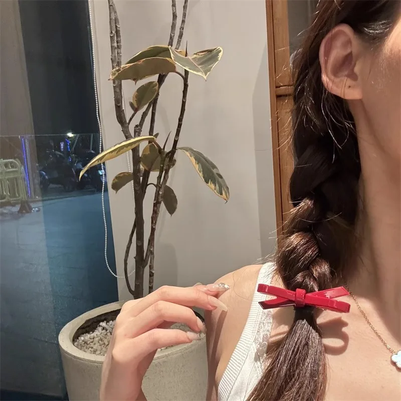 Pinza para el cabello estilo Retro francés rojo, flequillo para mujer, pinza para el cabello rota, tocado lateral de alta gama, accesorio para el cabello, horquilla