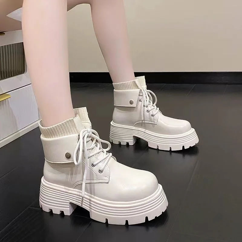 Retro British style short boots for women 2026 new autumn and winter thick soled height increasing short boots