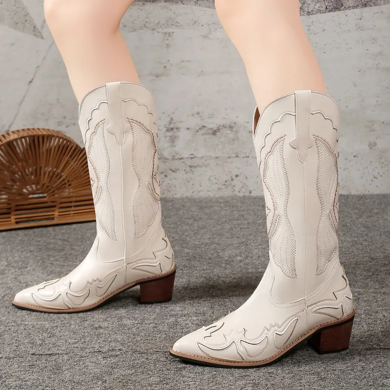

Высокие сапоги 2025 года, женские осенние винтажные узкие ковбойские сапоги в стиле вестерн с острым носком и вышитыми рукавами