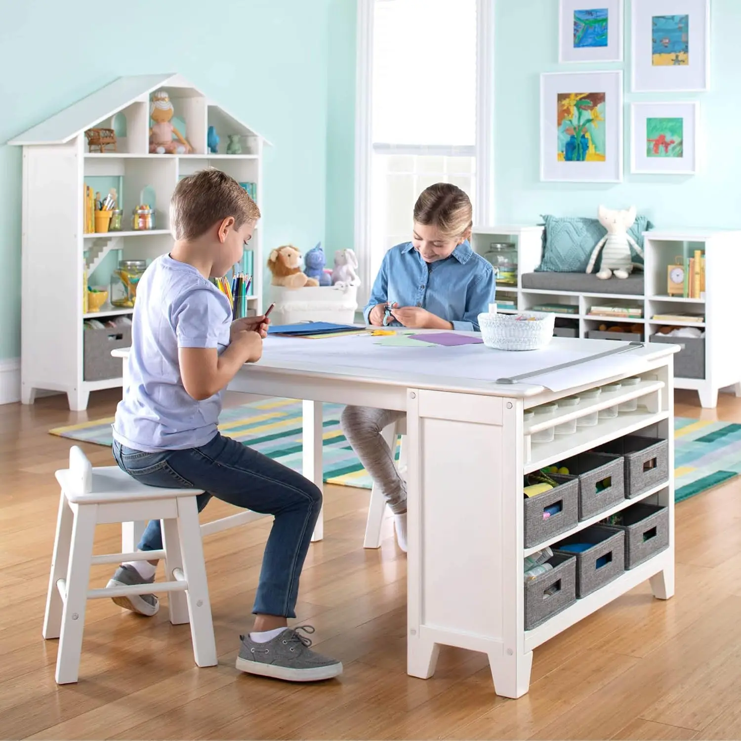 Martha Stewart kunsttafel en stoelenset voor kinderen - romig wit: houten teken- en schilderbureau met papierrol, verfbekers