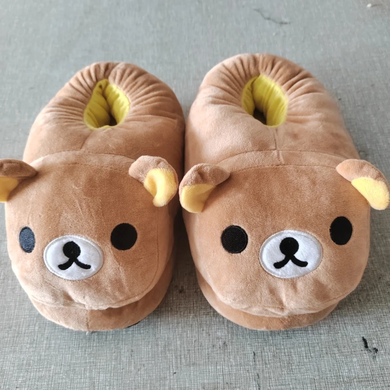 รองเท้าแตะผ้าฝ้ายลายคิตตี้และริลัคุมะ สไตล์ Y2K อนิเมะ สำหรับฤดูหนาว รองเท้าใส่ในบ้าน ตุ๊กตาขนนุ่ม สำหรับเด็กผู้หญิงและผู้หญิง ของขวัญวันเกิด