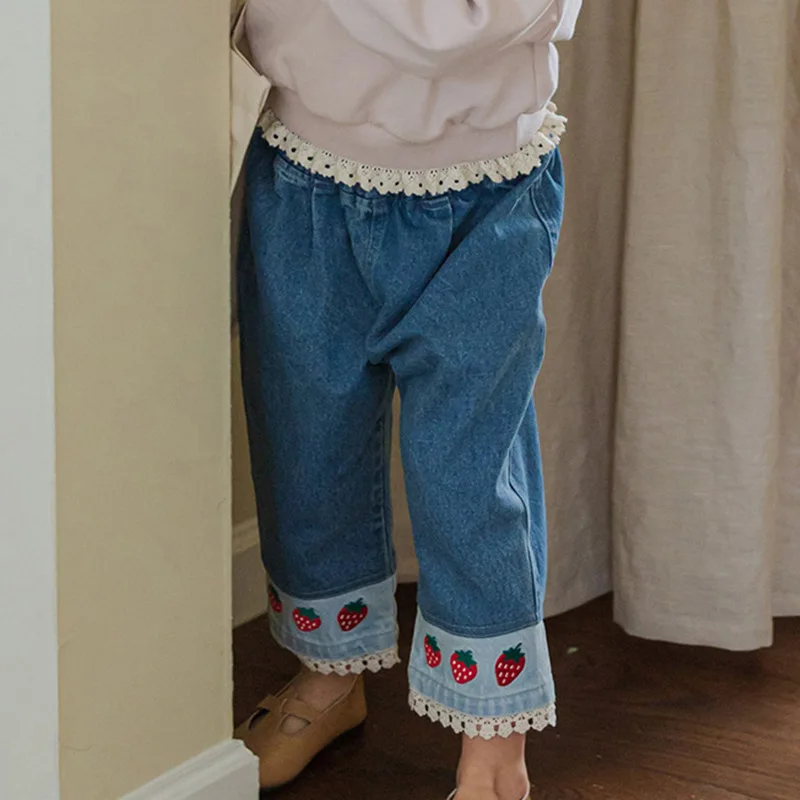

2025 Spring Korean Children's and Girls' Sweet Lace Splicing Embroidered Strawberry Casual Jeans girls pants