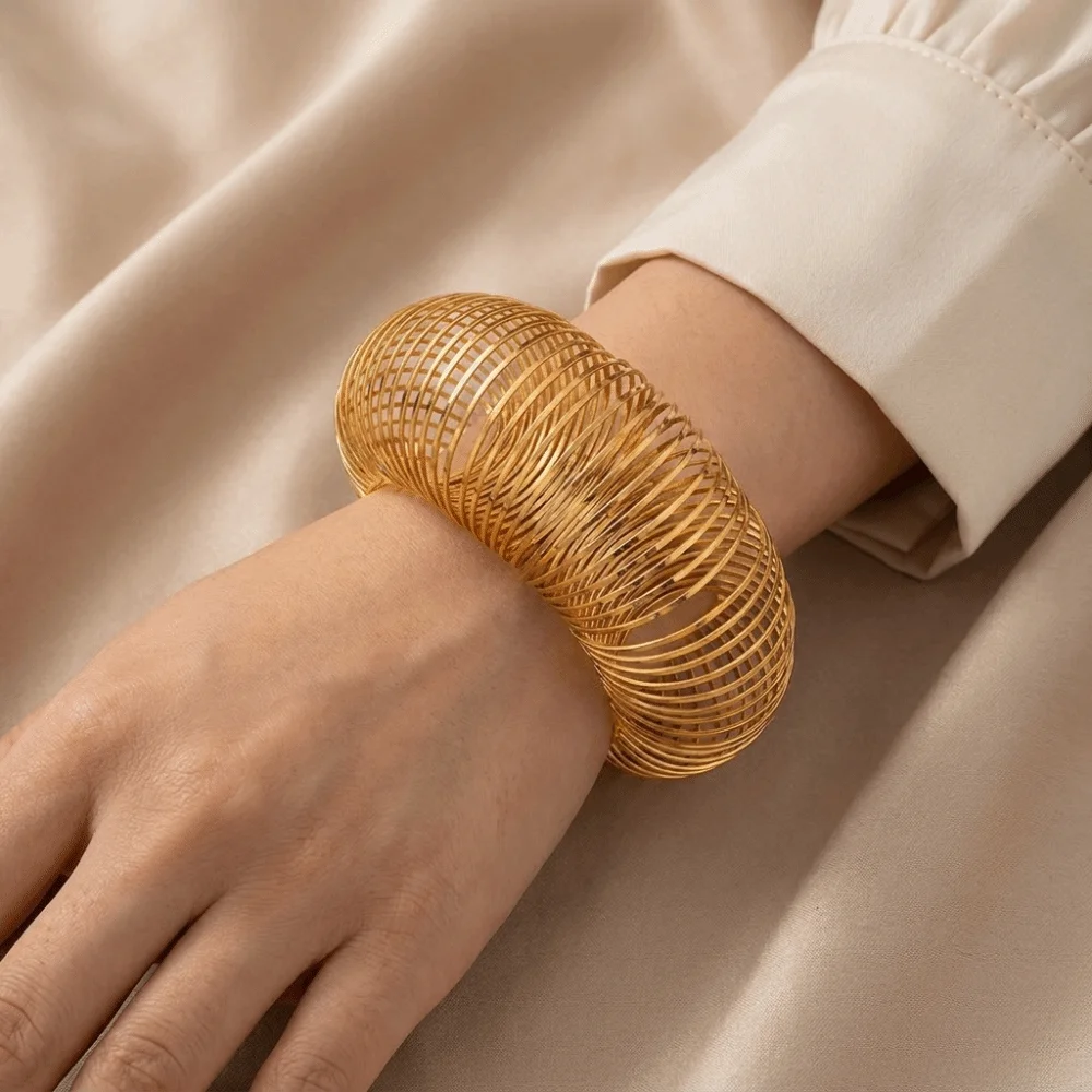 Alloy Geometric Bracelet Round Shape Flat Wire Retractable Bangle Spring Mechanism Chunky Style Coil Cuff Bracelet Daily Wear
