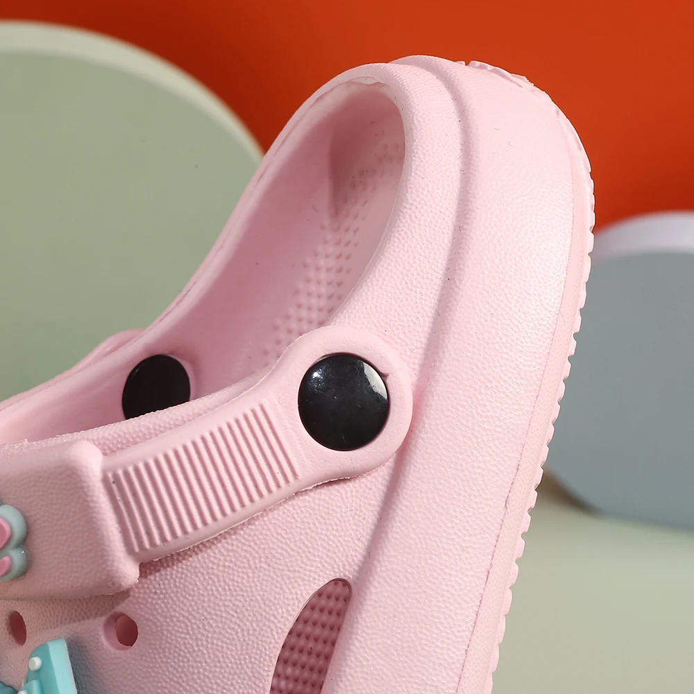 Sandalias de verano para niños, zapatos con agujeros, zapatillas suaves antideslizantes, bonito lazo, diseño DIY, sandalias Baotou de baño para niñas