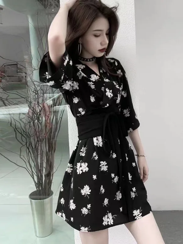 

Gentle Wind Fragmented Flower Dress Summer 2024 New Women's Slim Fit Waist Thin Wrap Buttocks Girl Wear Kimono Dress OH1U