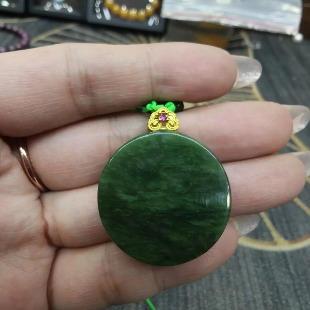 Natural Russian jasper round brand pendant no matter brand spinach green Hetian jade pendant men's and women's models
