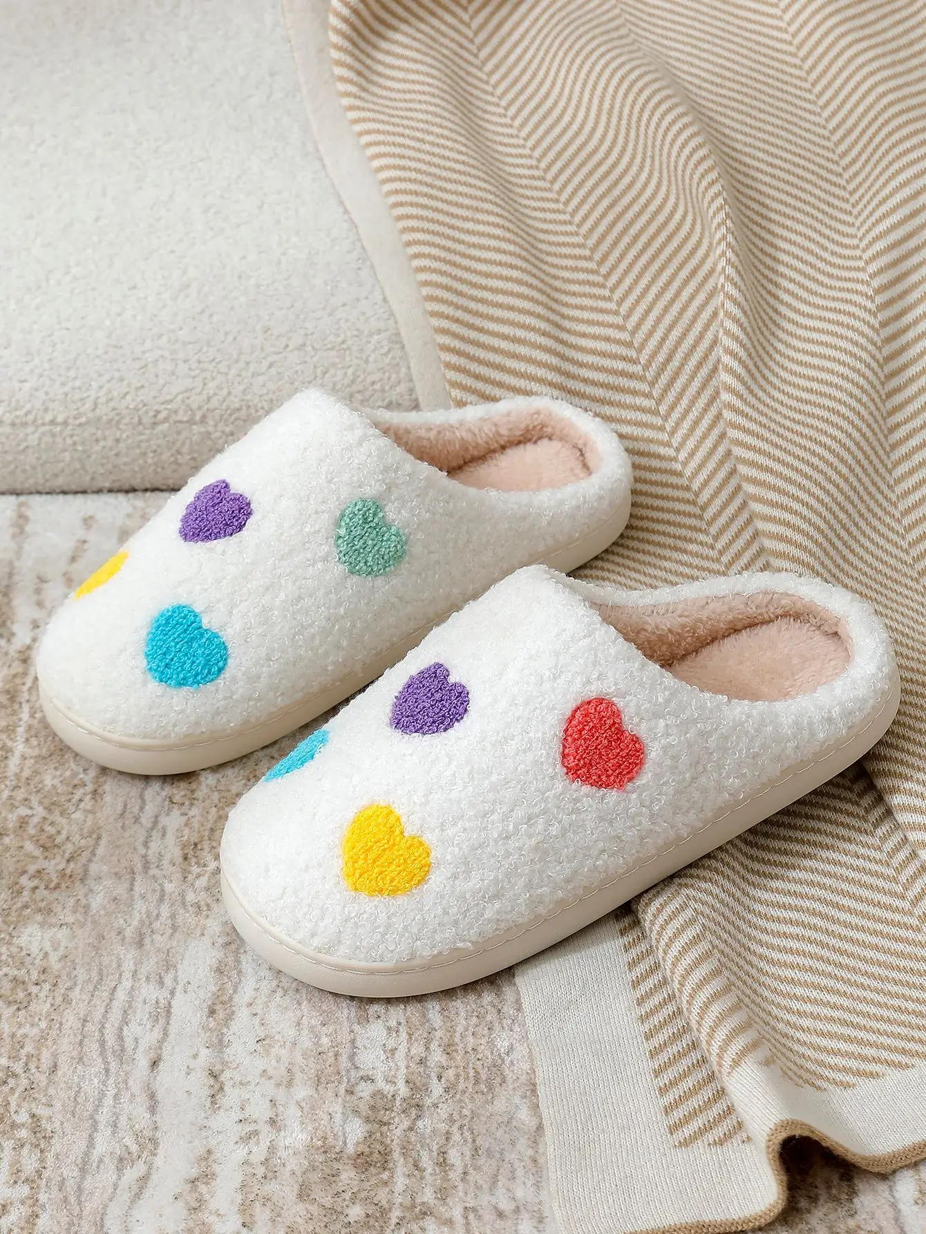 

Женские тапочки, новые зимние милые домашние красочные теплые туфли на мягкой подошве с маленьким сердечком