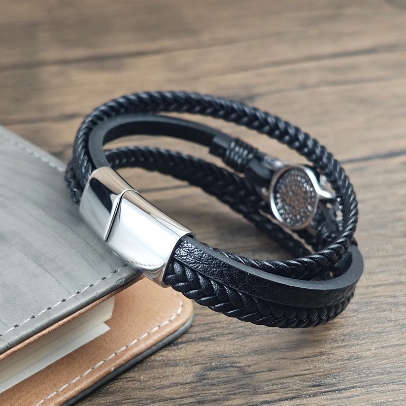 Viking Leather Magnetic Bracelet with Wolf Head Relief Design Mature Stable Elegant Suitable for Men's Stainless Steel Bracelet