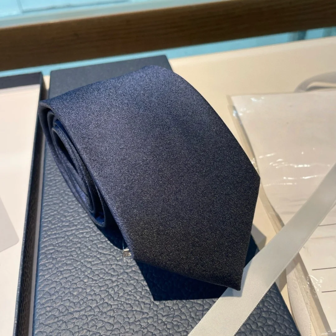 Cravatte da uomo di marca di lusso regalo di festa fatte a mano 100% twill di seta di alta qualità morbida sulla pelle stile CD papillon formale da lavoro