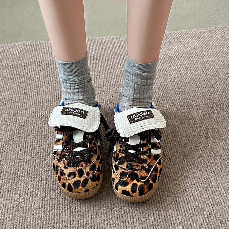 2024 Spring New Retro Leopard Print Knitted Breathable Women's Sports Shoes Outdoor Walking Women's Height Increasing Shoes