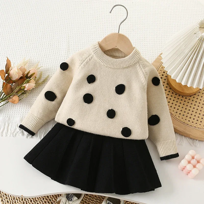 

Новинка 2023 года, осенний детский костюм, вязаный пуловер с длинными рукавами, свитер + короткая юбка, комплект трикотажной одежды для маленьких девочек от 2 до 6 лет