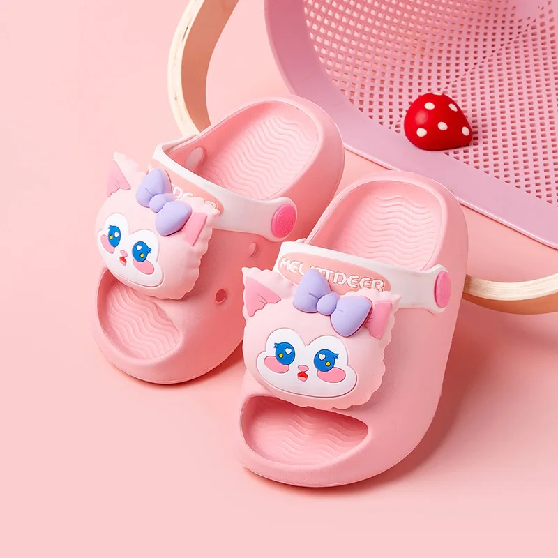 Nuove pantofole estive per bambini, suole morbide per cartoni animati carini, scarpe con foro per bambini stringate per interni ed esterni