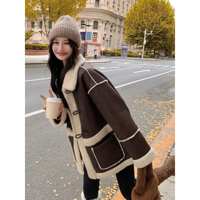Retro Faux Suede Fleece and Fur One-piece Lambskin Coat for Women, A New Winter Fashion Style with Fleece and Thickened Fur Coat