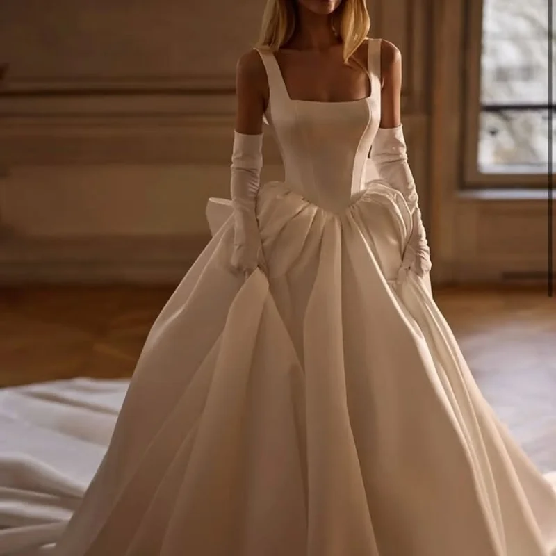 

Customized ivory Ball Gown Royal Wedding Dresses Sweetheart decal applique satin Long tail vent Bow Made Robe De