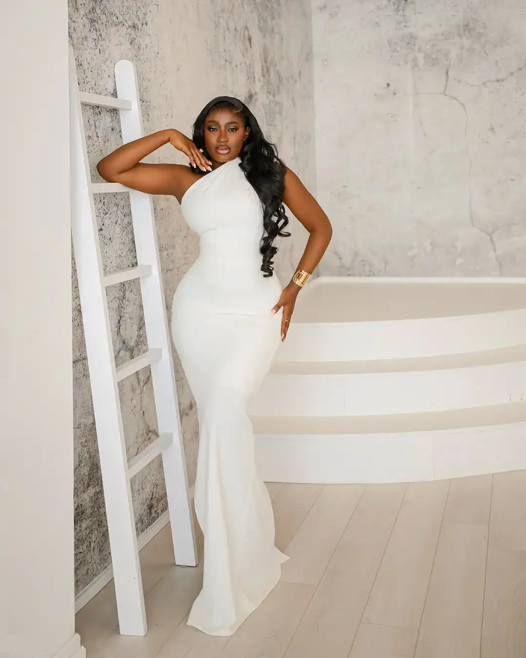 Proste, białe suknie ślubne z satyny, afrykańskie suknie ślubne na jedno ramię, do ziemi, z rozcięciem z boku, syrenie suknie dla panny młodej, na przyjęcie.