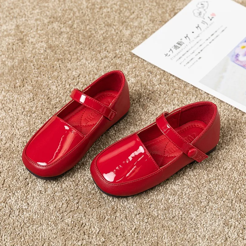 Zapatos de cuero rojo para niñas, calzado pequeño y sencillo de princesa con cabeza cuadrada, novedad de 2024