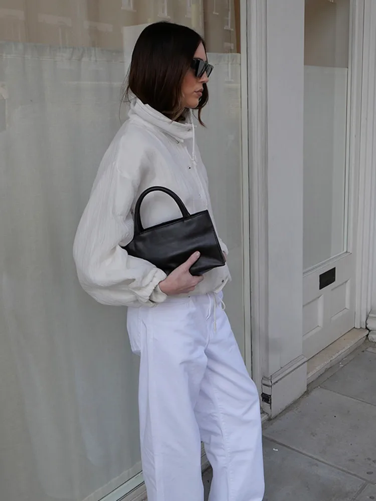 سترة قصيرة غير رسمية بياقة واقفة معاطف نسائية فضفاضة بأكمام طويلة وجيوب واحدة الصدر ملابس خارجية لخريف 2025 للسيدات في الشارع