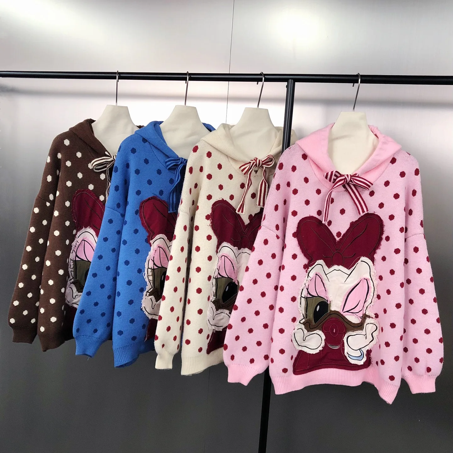 2025 Otoño Invierno americano Retro Color-Block Polka Dot sudadera con parche de pato de dibujos animados suéter suelto con capucha mujeres