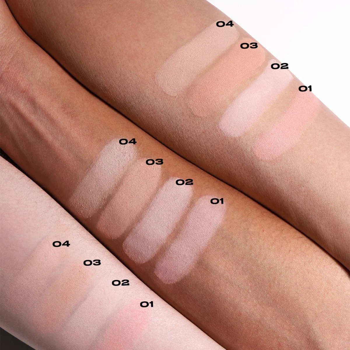 4컬러 베이크 파우더 파운데이션, 피부톤을 수정하고 파우더 메이크업을 세팅해주는 미세하고 매끈한 파우더