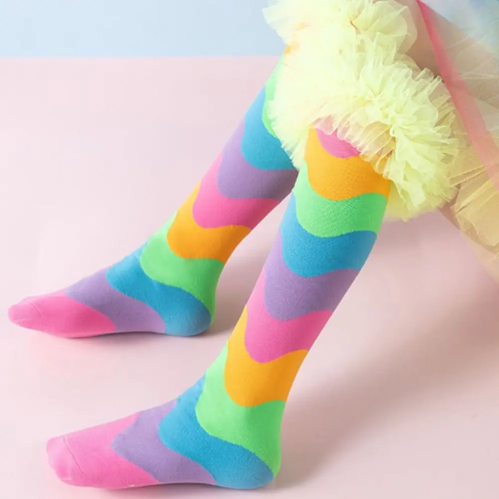 Nuovi calzini al ginocchio in cartone animato senza tacco Calzini lunghi traspiranti Calzini da ballo color arcobaleno