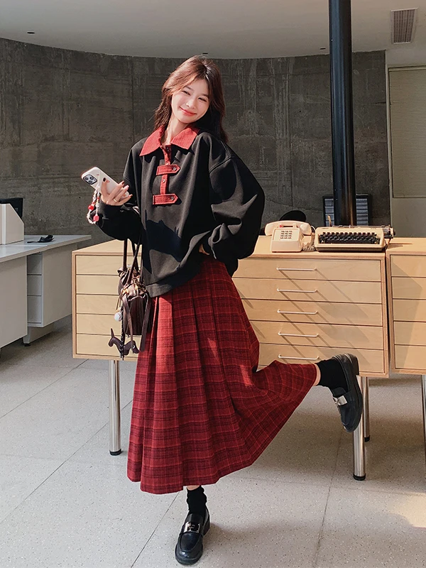 

Красный клетчатый комплект из свитшота и юбки в стиле пэчворк для женщин, новинка весны-осени 2025, молодежный, омолаживающий, из двух предметов