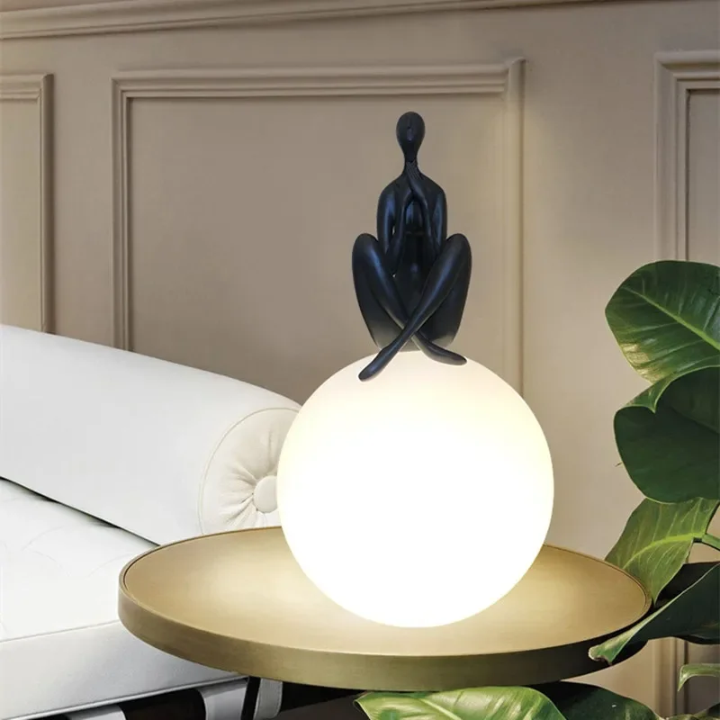 الإنسان عقد الكرة مجردة الجدول مصباح LED إيطاليا صورة مصمم النحت ضوء غرفة نوم غرفة المعيشة مقهى ديكور مكتب أضواء