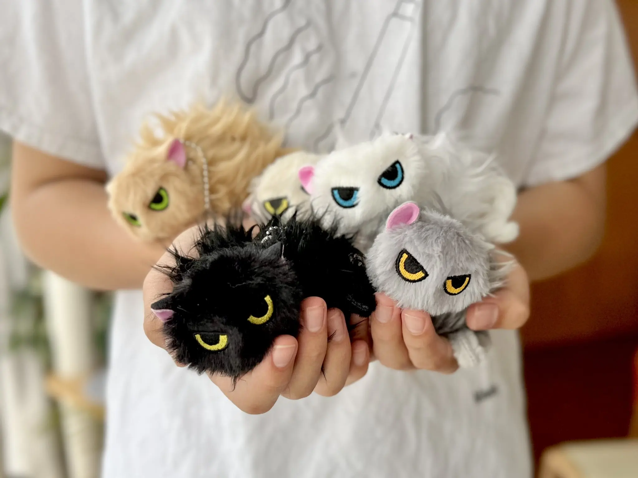 ألعاب كبسولة كواليا لطيفة من القطيفة غير الصديقة نيكو غاضب القط تهديد هريرة رفع الشعر ألعاب من نسيج مخملي شخصيات قلادة محشوة BC #2