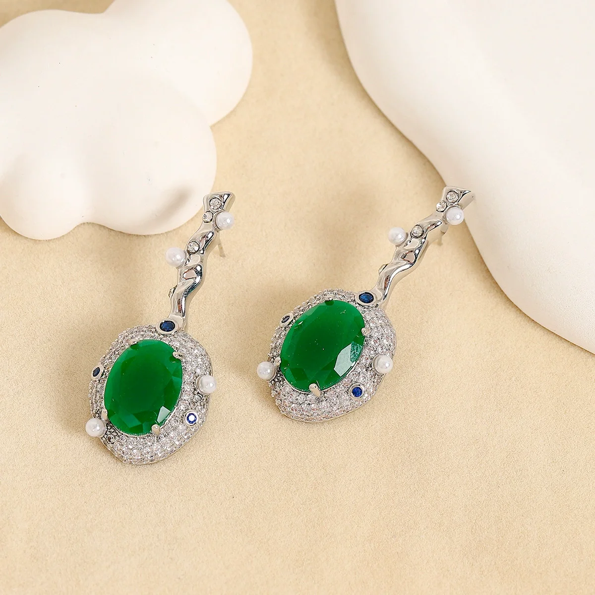 

Luxury-Style Green Waterdrop Earrings - Long Style Fashion Earrings - Women's S925 Silver Studs - Versatile Ear Ring