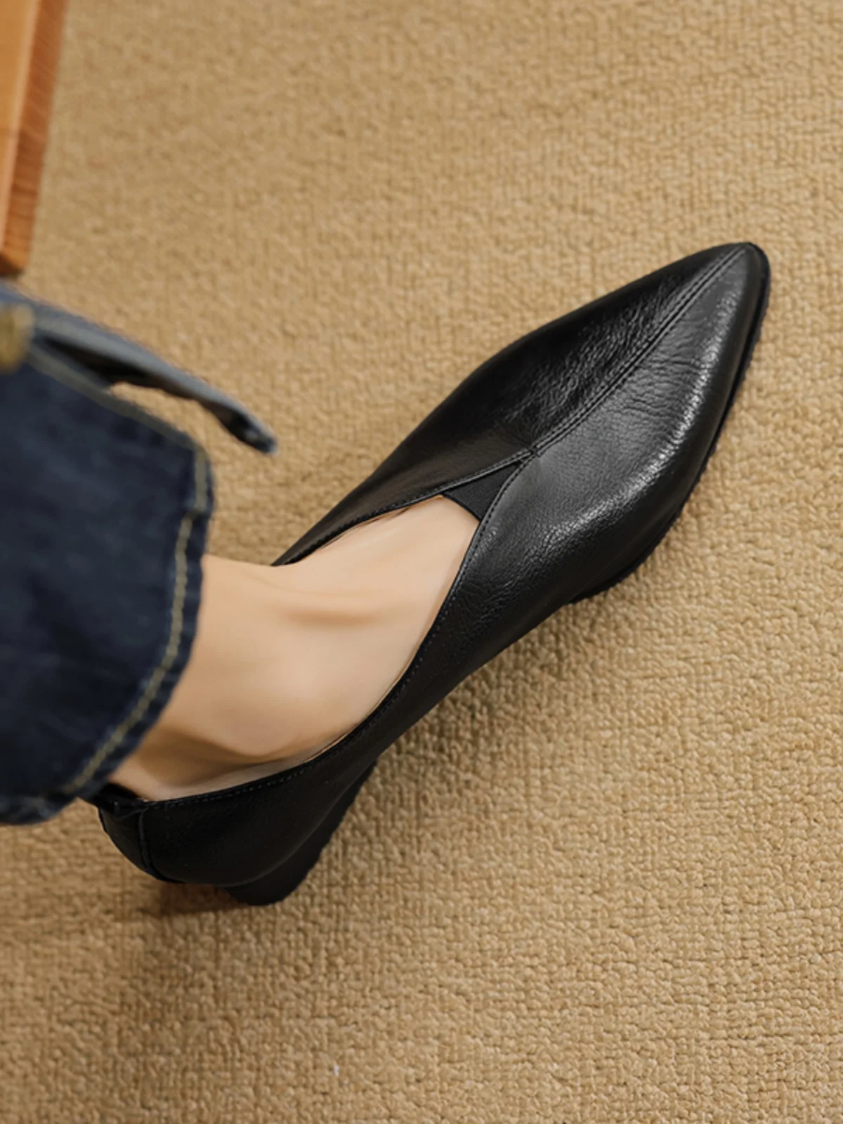 

Retro eepskin Slip-On Pointed Toe Single oes Women's V-Notch Spring 2024 New Sle Low Heel Faionable Casual Footwear