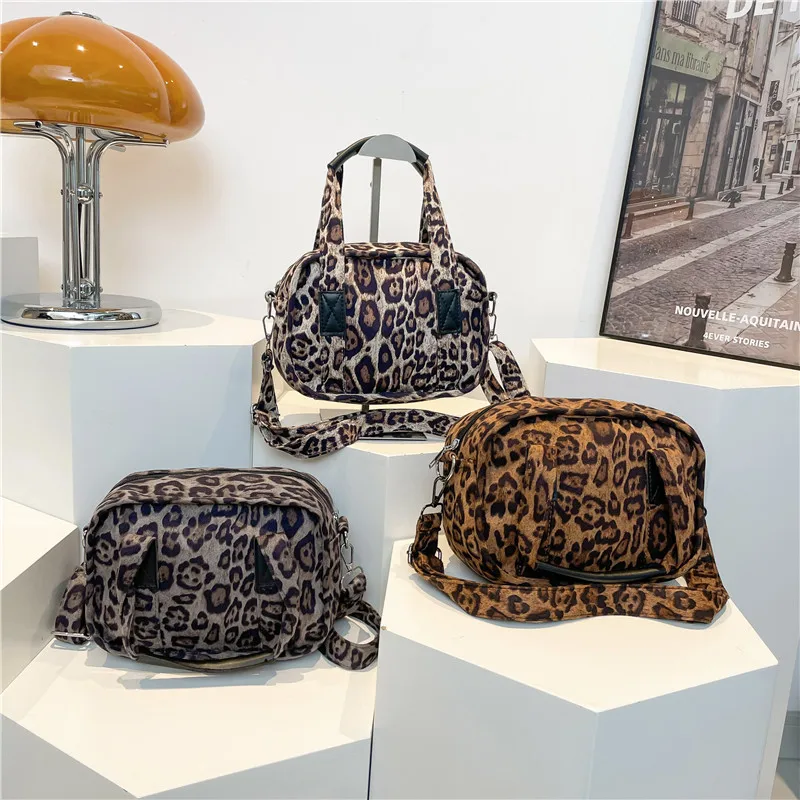 Women's Bag Retro Portable Pillow Bag 2025 Autumn New High-end Versatile Fashion Shoulder Messenger Bag image 5
