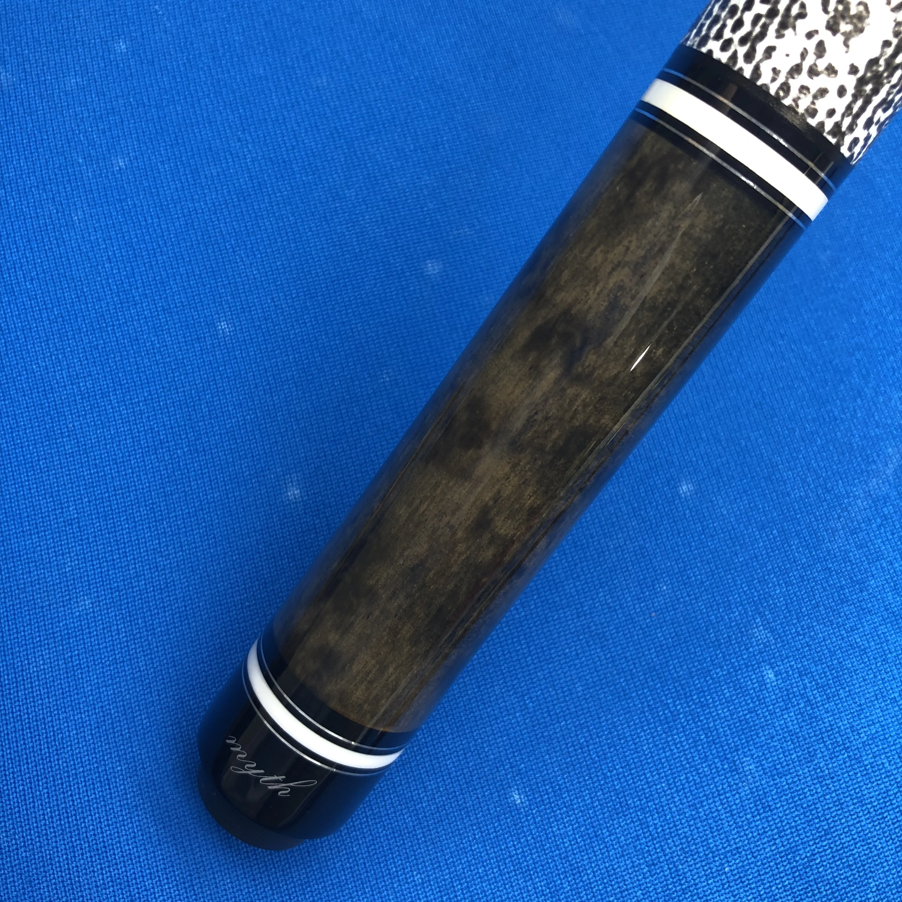 High-Performance Pool Cue: Lizard Grip   Stainless Steel Joint w/ Protectors  12.5mm Rainbow Tip