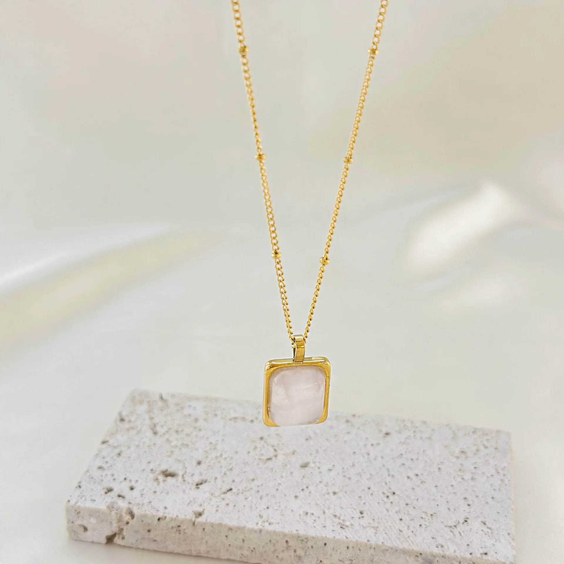 

Ins Fashion Natural Stone Square Gem Pendant 18k Gold Plated Titanium Stainless Steel Chain Short Choker Necklace Women Jewelry