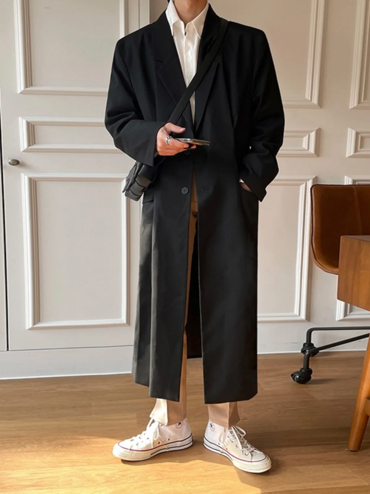 

Мужская свободная ветровка средней длины в корейском стиле, модная осенняя куртка выше колена с отложным воротником, ветрозащитная, из полиэстера, молодежный тренд