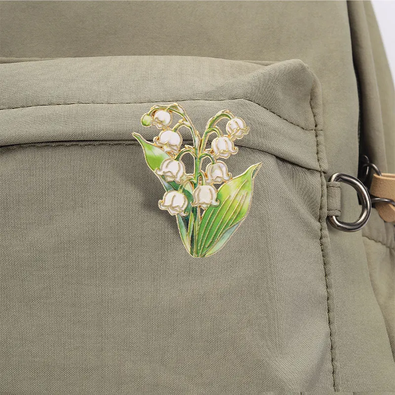 Vintage-Set mit Emaille-Abzeichen in Aquarellblumen-Optik, Rosen-, Pfingstrosen- und Hortensien-Motiv, botanische Anstecknadeln, goldfarbene Umrandung, Broschen, Schmuck, Geschenk für Damen. – Detail 3
