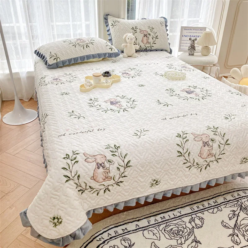 Winter Thicken Warm Milk Velvet Bed Cover 3pcs Kawaii Printed Lace Quilted Bedspreads for Single Double Blanket Tatami Bed Sheet