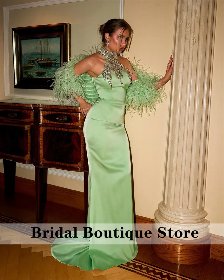 

Green Dubai Halter Evening Dress 2025 Beading Feathers Gems Dubai Prom Party Wedding Party Gowns Vestidos Customized