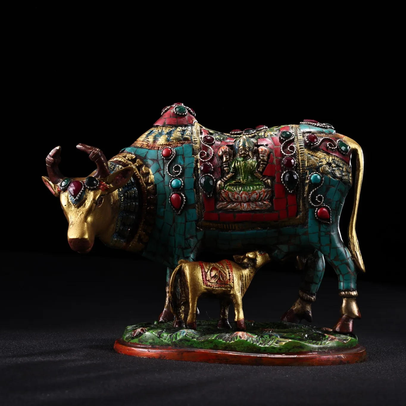 

9"Tibetan Temple Collection Old Bronze Outline in gold Painted Mosaic Gem Turquoise cow mother and child cow peace Town House